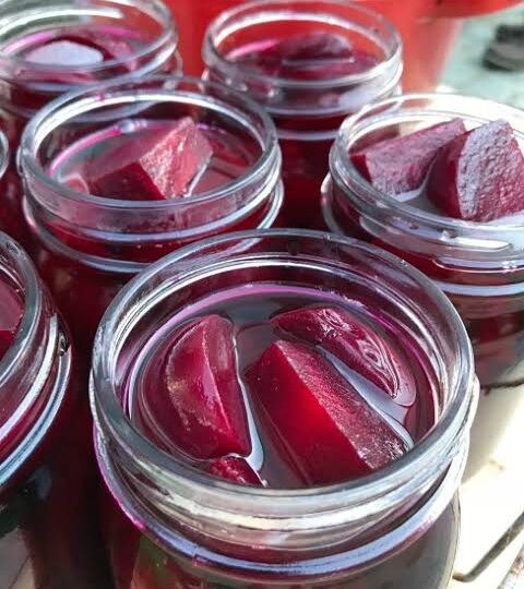 canning homemade beetroot syrup